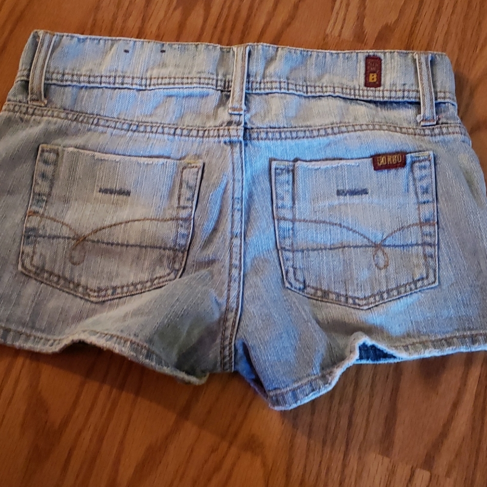 Shorts - Picture 2 of 3
